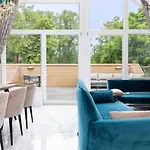 Happy Day Apartment, By Cohost Lejlighed Palanga
