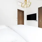 Happy Day Apartment, By Cohost * Palanga