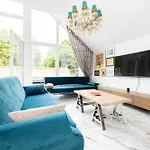 Happy Day Apartment, By Cohost *