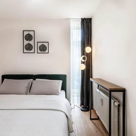 Happy Day Apartment, By Cohost Apartament *