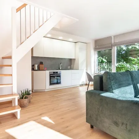 Happy Day Apartment, By Cohost Apartament *