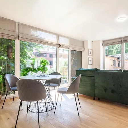 Happy Day Apartment, By Cohost Apartament