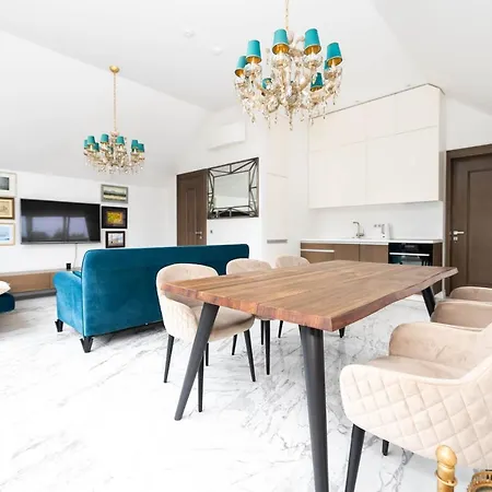 Happy Day Apartment, By Cohost * Паланга