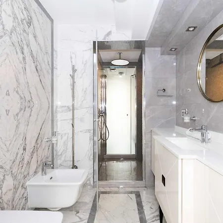 Happy Day Apartment, By Cohost Апартаменти Паланга