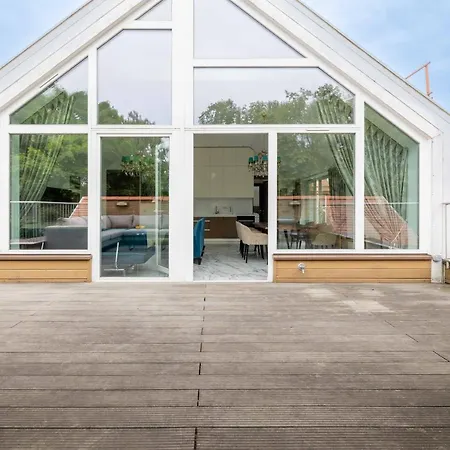 Happy Day Apartment, By Cohost Apartament