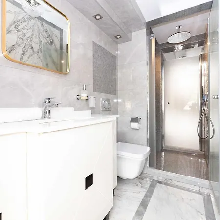 Happy Day Apartment, By Cohost * Połąga