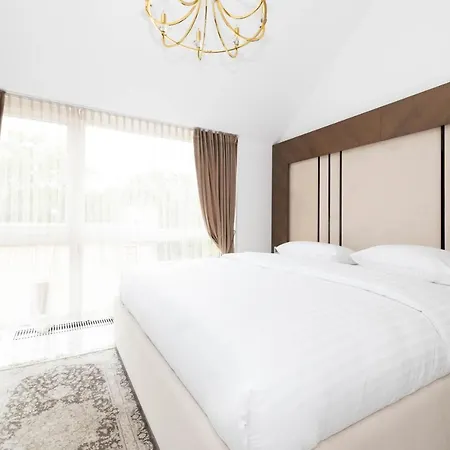 Happy Day Apartment, By Cohost Apartament