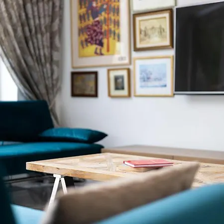 Апартаменти Happy Day Apartment, By Cohost