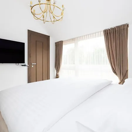 Happy Day Apartment, By Cohost Apartament