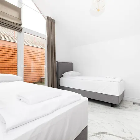 Happy Day Apartment, By Cohost * Palanga