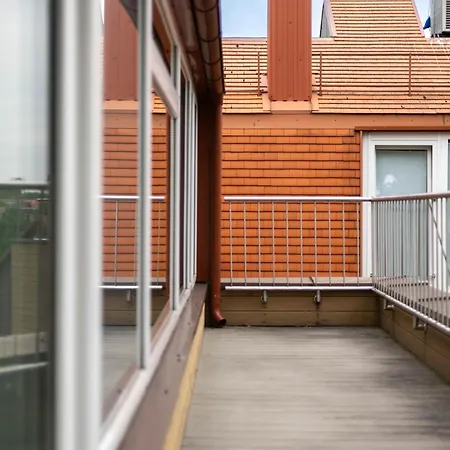 Happy Day Apartment, By Cohost * Palanga
