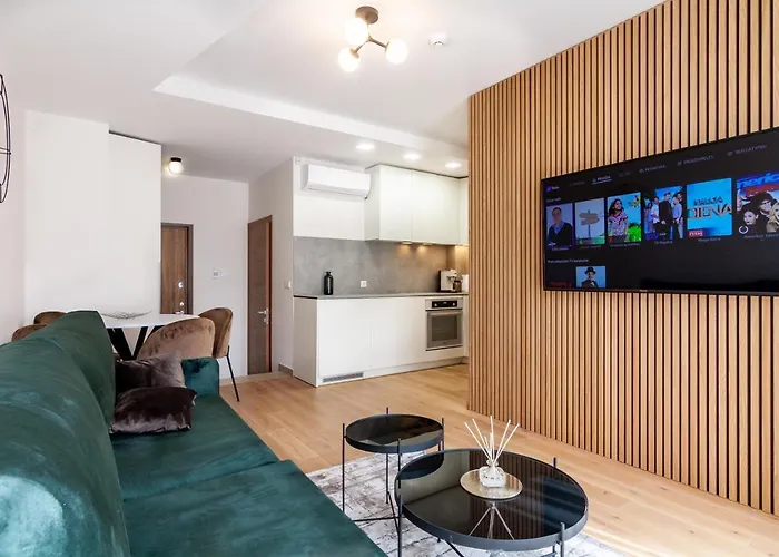 Happy Day Apartment, By Cohost * Palanga