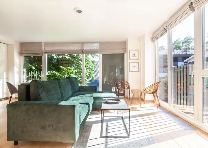 Happy Day Apartment, By Cohost Apartment *