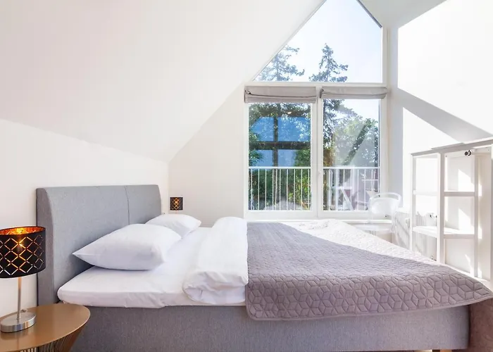 Happy Day Apartment, By Cohost Apartment *