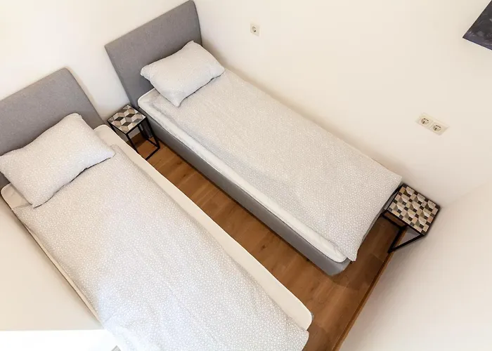 Happy Day Apartment, By Cohost Apartment *