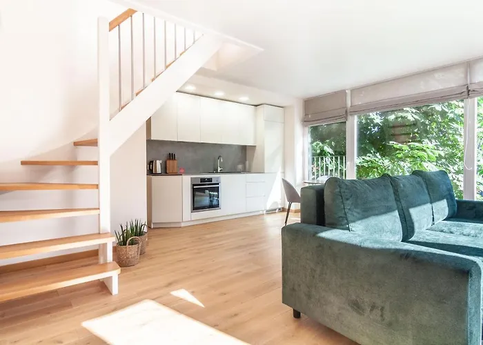 Happy Day Apartment, By Cohost Apartment *