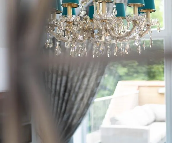 Happy Day Apartment, By Cohost Apartment