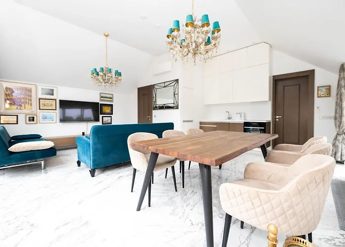 Happy Day Apartment, By Cohost * Palanga