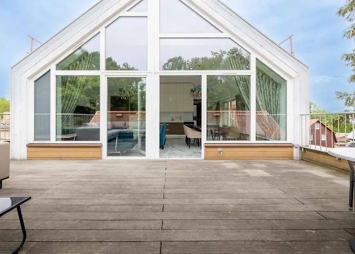 Happy Day Apartment, By Cohost Apartment