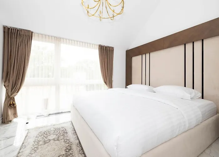 Happy Day Apartment, By Cohost Apartment