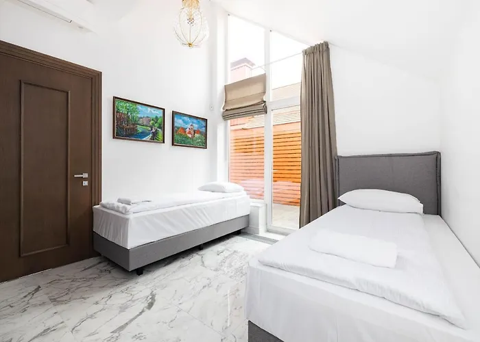 Happy Day Apartment, By Cohost * Palanga