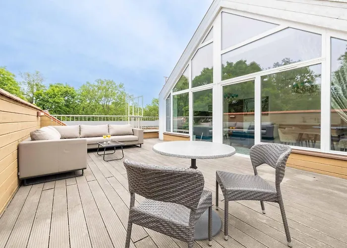 Happy Day Apartment, By Cohost * Palanga