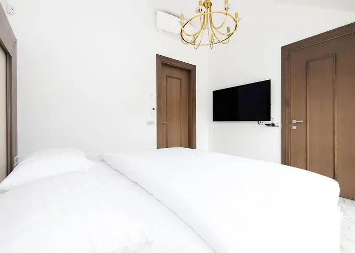 Happy Day Apartment, By Cohost * Palanga