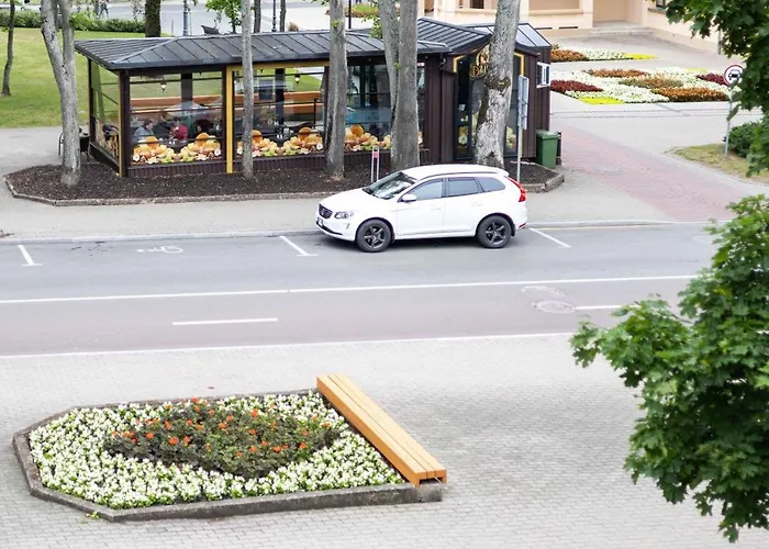 Happy Day Apartment, By Cohost *