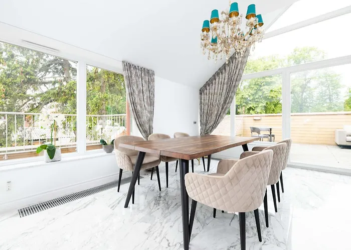 Happy Day Apartment, By Cohost * Palanga